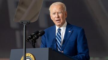 El presidente de Estados Unidos, Joe Biden, pronuncia un discurso en la Base Conjunta Langley-Eustis en Hampton, Virginia, Estados Unidos, el 28 de mayo de 2021. 