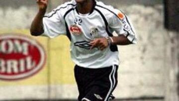 <b>SUCESOR.</B> Algunos especialistas brasileños consideran a Robinho el sucesor de Pelé.