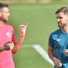 Unai Simón: "En el campo no me río, pero lo disfruto en casa o en el vestuario"