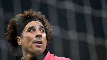 Salernitana's Mexican goalkeeper #13 Guillermo Ochoa warms up prior to the start of the Italian Serie A football match between Inter Milan and US Salernitana at the San Siro stadium, in Milan, on February 16, 2024. (Photo by GABRIEL BOUYS / AFP)