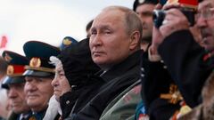 FILE PHOTO: Russian President Vladimir Putin watches a military parade on Victory Day, which marks the 77th anniversary of the victory over Nazi Germany in World War Two, in Red Square in central Moscow, Russia May 9, 2022. Sputnik/Mikhail Metzel/Pool via REUTERS ATTENTION EDITORS - THIS IMAGE WAS PROVIDED BY A THIRD PARTY.     TPX IMAGES OF THE DAY/File Photo