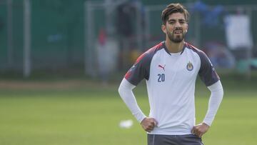 Rodolfo Pizarro, mediocampista de las Chivas, en un entrenamiento. 