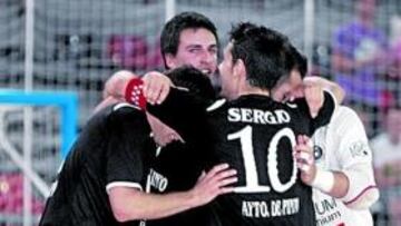 El Pinto celebra un gol