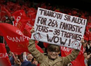 Despedida de los seguidores y jugadores del Manchester United a Sir Alex Fergurson entrenador durante 26 años, antes del encuentro de la Premier League entre el Manchester United y el Swansea City en Old Trafford.