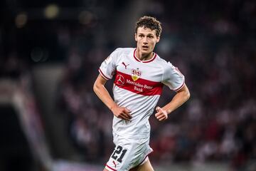 Banquillo - Tras su gran Mundial de Rusia y su gran temporada en el Stuttgart el defensor francés suena ya en las quinielas de los grandes conjuntos de Europa.