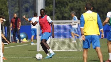 Mfulu durante un entrenamiento del Deportivo.