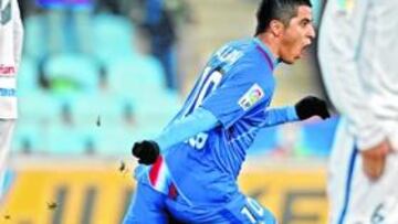 <b>SALVADOR. </b> Albín, que anotó los dos goles del Getafe, celebra el primero de ellos, conseguido de cabeza.