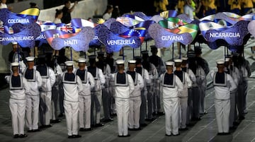 A las 8 de la noche comenzó la clausura de las justas que estuvo marcada por tres aspectos. La entrega de la próxima edición de los Juegos a Panamá que será la próxima sede, la muestra del Carnaval de Barranquilla y el concierto de Silvestre Dangond.