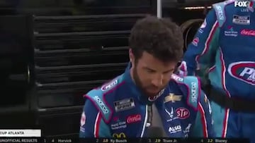 Estremece el documento: un piloto de NASCAR se desmaya en una entrevista en pleno directo