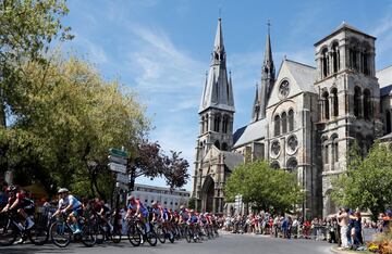 Elia Viviani del Deceuninck-Quick Step ganó la cuarta etapa del Tour de Francia 2019, mientras que su compañero Julian Alaphilippe se mantiene como líder de la clasificación general. Egan Bernal se mantiene como el mejor colombiano en la sexta casilla.