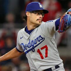 Watch the fun way that Joe Kelly and his family said goodbye to number 17