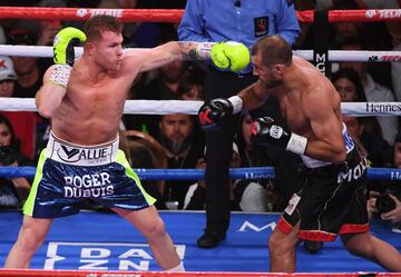 El combate entre Canelo vs Kovalev, en imágenes