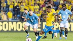 Las Palmas reina en la agonía