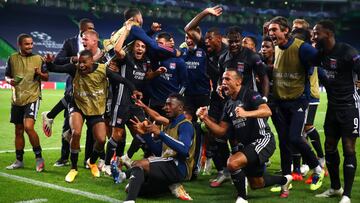 HANDOUT - 15 August 2020, Portugal, Lisbon: Lyon players celebrate after the final whistle of the UEFA&nbsp;Champions League Quarter Final soccer match between Manchester City FC and Olympique Lyonnais at Jose Alvalade Stadium. Photo: Julian Finney/UEFA v