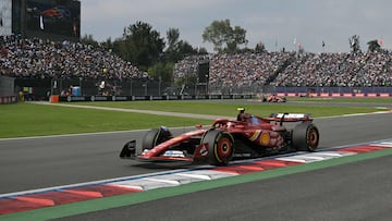 Ferrari's Spanish driver Carlos Sainz races during the Mexico City Grand Prix at the Hermanos Rodriguez racetrack, in Mexico City on October 27, 2024. (Photo by Yuri CORTEZ / AFP)