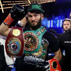 De la apisonadora Beterbiev al terremoto en WWE | KO a la Carrera #33