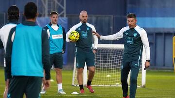 Funes da una instrucción.