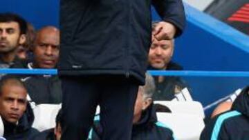 Pellegrini dirige a su equipo ante el Chelsea.