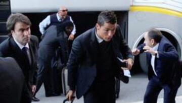 Cristiano, recibido con un botellazo