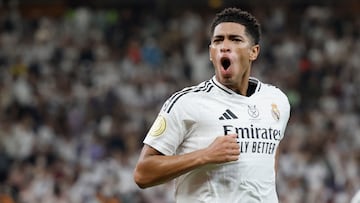El centrocampista inglés del Real Madrid Jude Bellingham celebra el primer gol de su equipo durante el partido de semifinales de la Supercopa de España de fútbol entre el Real Madrid y el RCD Mallorca, este jueves en Yeda.
