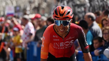 Egan Bernal en competencia con Ineos.