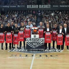 El Tenerife chafa la fiesta de Miribilla