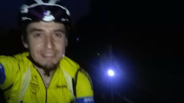 Igor Ant&oacute;n, durante su salida en bicicleta por las carreteras de Galdakao.