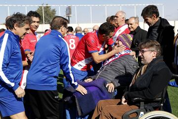 Hoy 1 de noviembre los veteranos del Torrejón y del Rayo Vallecano han goleado a la ELA en un partido solidario disputado en el Campo Municipal Las Veredillas.