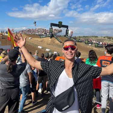 Rafa Bocanegra es un skater de la isla de Camarón, también conocida como San Fernando (Cádiz). Con 12 años dejó el baloncesto para dedicarse al skateboarding. Tres años después ganó su primera competición y 7 después ya podía presumir de ser el campeón de España de Street (la modalidad estrella en el país). Veremos si el 7 de noviembre se puede ir a casa con el Valencia European Skate Open bajo el brazo.