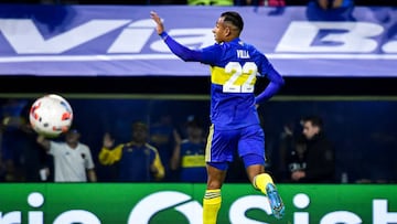 BUENOS AIRES, ARGENTINA - JUNE 05: Sebastian Villa of Boca Juniors celebrates after scoring the second goal of his team during a match between Boca Juniors and Arsenal as part of the opening round of Liga Profesional Argentina 2022 at Estadio Alberto J. Armando on June 5, 2022 in Buenos Aires, Argentina. (Photo by Marcelo Endelli/Getty Images)