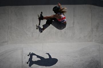 Sky Brown durante la competición de skate. 