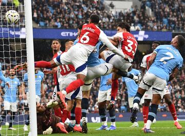 Los Gunners estuvieron cerca de obtener una victoria tras 10 años en Manchester, pero el empate del City al 90+8 terminó con las esperanzas