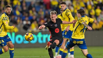 TOPSHOT - Barcelona's Spanish forward #20 Daniel Olmo (C) shoots to score their first goal during the Spanish league football match between UD Las Palmas and FC Barcelona at Gran Canaria Stadium in Las Palmas de Gran Canaria on February 22, 2025. (Photo by MANAURE QUINTERO / AFP)
PUBLICADA 23/02/25 NA MA16 4COL