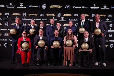 Una foto de familia de los ganadores de la quinta edición del Salón de la Fama del Baloncesto Español.