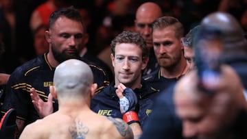 ANAHEIM, CALIFORNIA - FEBRUARY 17: Alexander Volkanovski of Australia prepares to face Ilia Topuria in their featherweight title fight as Mark Zuckerberg looks on during UFC 298 at Honda Center on February 17, 2024 in Anaheim, California.   Sean M. Haffey/Getty Images/AFP (Photo by Sean M. Haffey / GETTY IMAGES NORTH AMERICA / Getty Images via AFP)