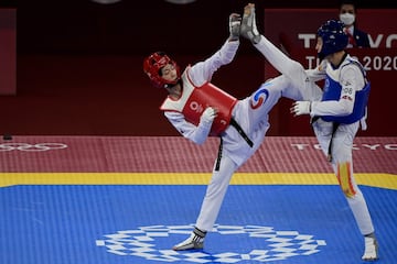 Jang frena a un combativo Adrián Vicente. El surcoreano, número 1 del mundo, superó en cuartos de final al español, que puede irse con la cabeza muy alta de Tokio 2020. Vicente ganó el primer asalto por 6-5 aunque el surcoreano fue capaz de darle la vuelta al marcador en el segundo asalto y cerrar el combate en el tercero. 