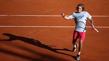 Tennis - ATP 500 - Hamburg European Open - Am Rothenbaum, Hamburg, Germany - September 24, 2020    Greece&#039;s Stefanos Tsitsipas celebrates winning his second round match against Uruguay&#039;s Pablo Cuevas  REUTERS/Cathrin Mueller