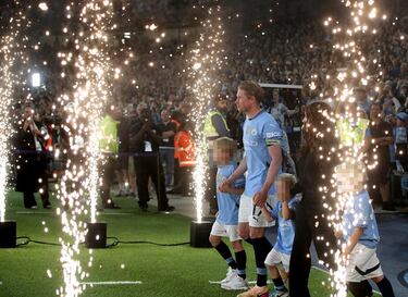 Kevin De Bruyne se despide del Etihad y recibe un caluroso homenaje tras 10 temporadas en el Manchester City.