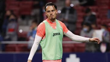 Enes Ünal, jugador del Getafe, durante el calentamiento previo al partido con el Atlético de Madrid.