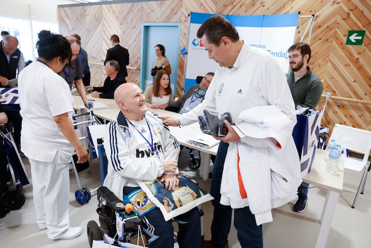 Vicente del Bosque and José Camacho supporting ALS awareness