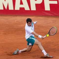 Pedro Martínez acusa al director del Challenger de Marbella de hacerles pagar el hotel