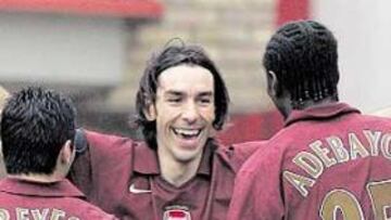 <b>ATADO. </b>Robert Pires se convierte en el segundo fichaje del Villarreal tras llegada del delantero turco Nihat Kahveci.