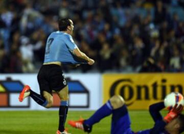 Uruguay golea a Colombia 3-0 en el Centenario