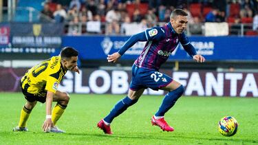Arbilla saca un balón en el duelo frente al Zaragoza.