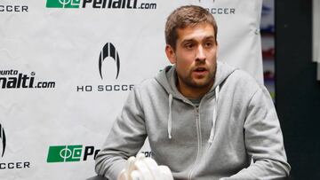 Aitor Fernández en la presentación de sus guantes en Punto Penalti.