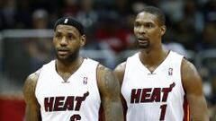 LeBron James y Chris Bosh no pudieron evitar la derrota de Miami ante Atlanta.