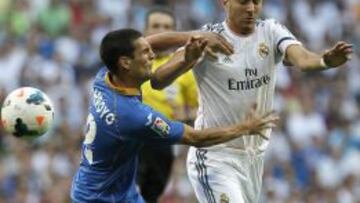 Benzema, parado por Arroyo.