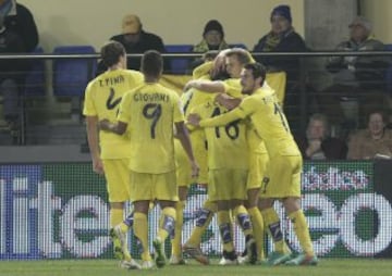 1-0. Cheryshev celebró con sus compañeros el primer tanto.