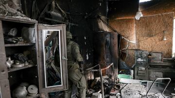 An Israeli soldier operates inside a workshop which they claim was used for weapon production and located in the lower floors of a residential building, amid the ongoing ground invasion against Palestinian Islamist group Hamas in the northern Gaza Strip, November 8, 2023. REUTERS/Ronen Zvulun EDITOR’S NOTE: REUTERS PHOTOGRAPHS WERE REVIEWED BY THE IDF AS PART OF THE CONDITIONS OF THE EMBED. NO PHOTOS WERE REMOVED.