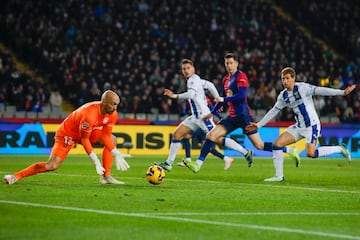 El portero del Leganés amargó la tarde-noche a Lewansdowski. Dos remates del polaco se estrellaron contra el meta. Clave en la victoria del equipo de Butarque.